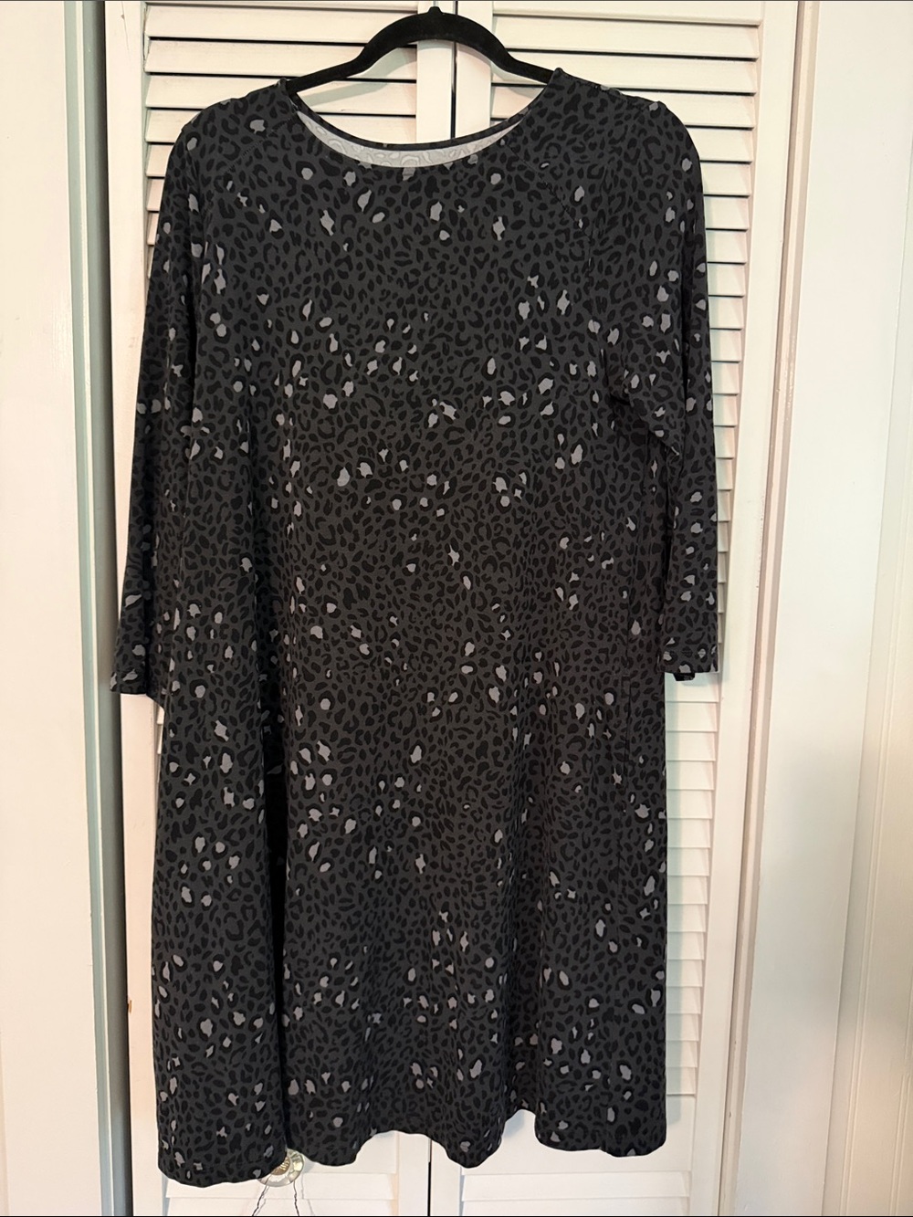 Time and Tru Black Leopard Print Long Sleeve Shift Dress